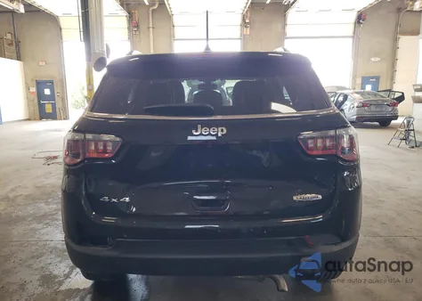 2018 Jeep Compass Latitude z USA, uszkodzony, nr VIN 3C4NJDBB0JT180531